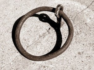 A metal ring photograph.